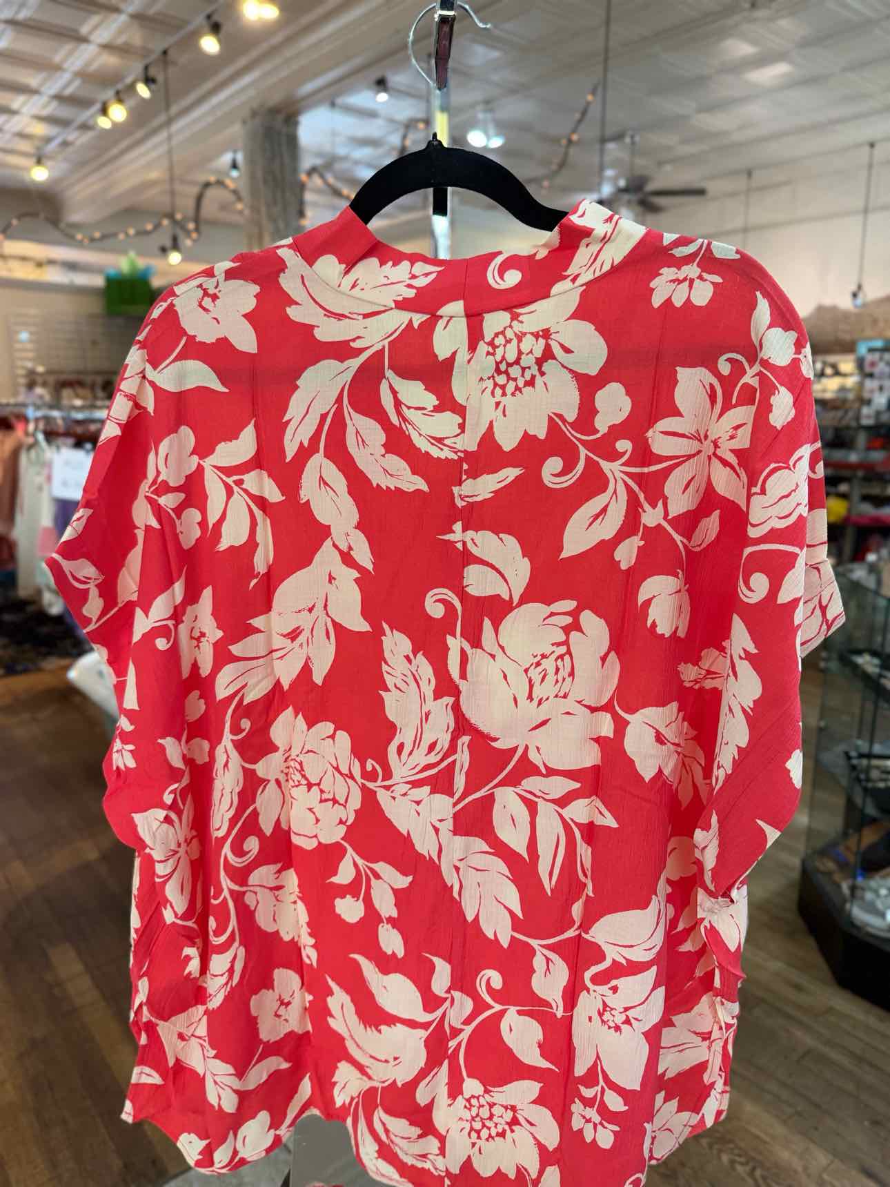 Easel Coral Floral Shirt